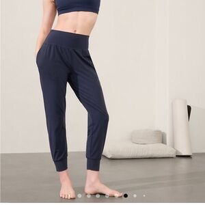 Athleta Salutation Jogger. Navy. XS.